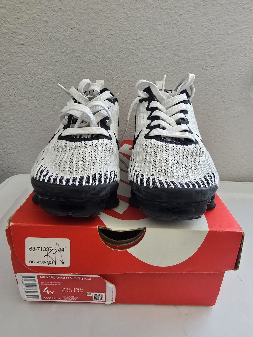 Nike Air VaporMax Flyknit 3 GS Black White Size 4Y